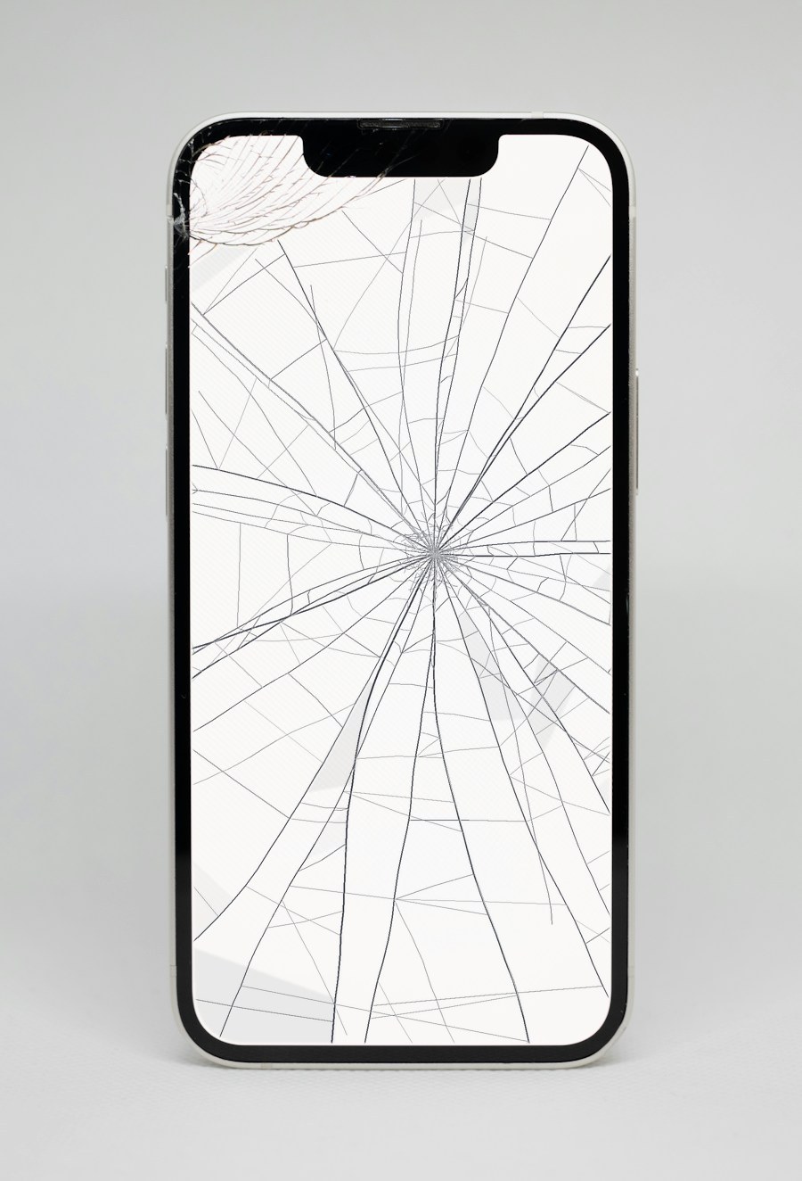 Antes: celular con la pantalla rota